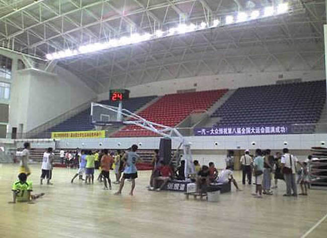 东港室内篮球馆体育看台螺栓球网架